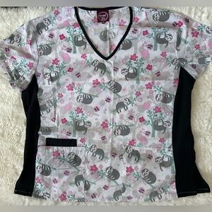 Scrub top with pockets